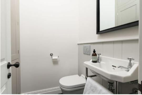 One Navy, Bath Apartman Kültér fotó
